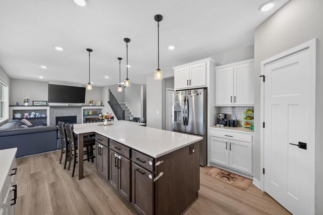18333 Glacier Way, Lakeville, MN 55044