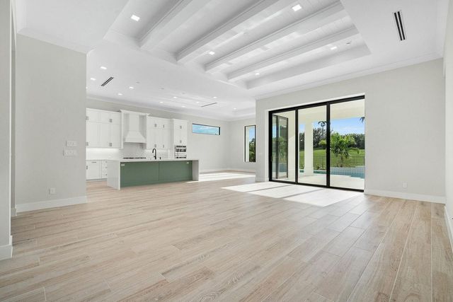 110 SE Via Verona, Port St. Lucie, FL 34984