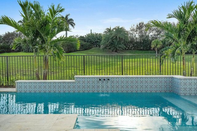 110 SE Via Verona, Port St. Lucie, FL 34984
