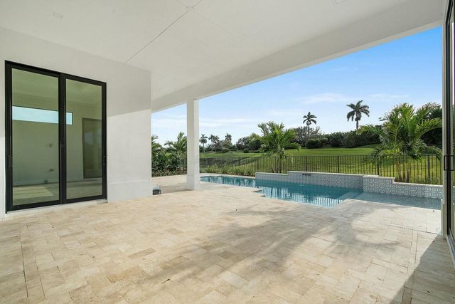110 SE Via Verona, Port St. Lucie, FL 34984