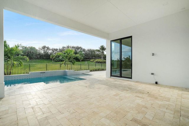 110 SE Via Verona, Port St. Lucie, FL 34984