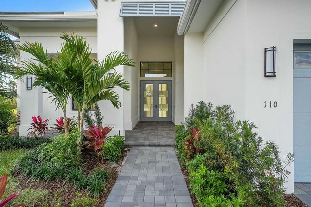 110 SE Via Verona, Port St. Lucie, FL 34984