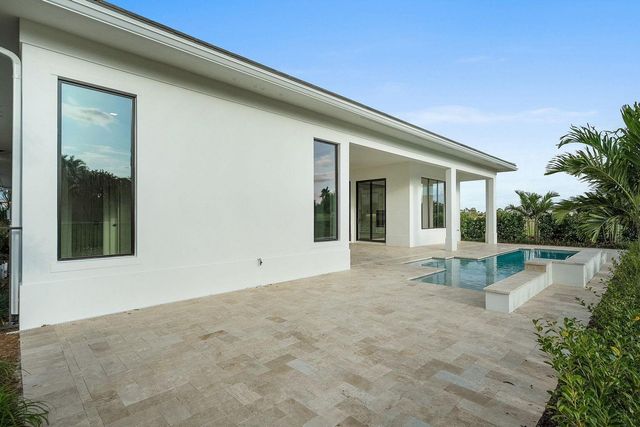 110 SE Via Verona, Port St. Lucie, FL 34984