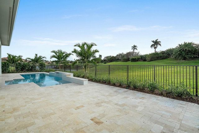 110 SE Via Verona, Port St. Lucie, FL 34984