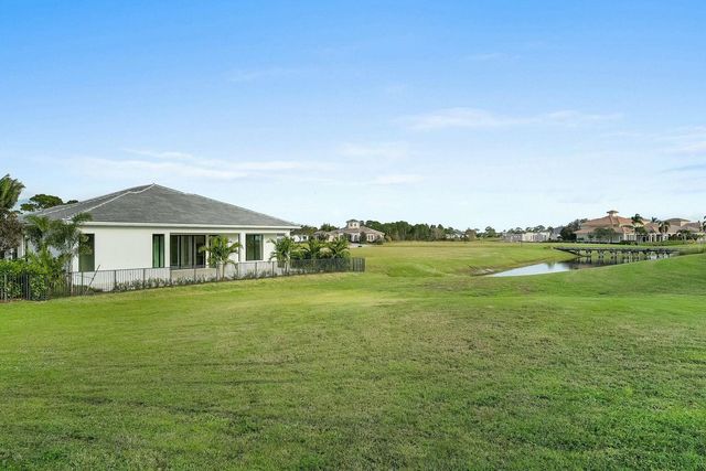 110 SE Via Verona, Port St. Lucie, FL 34984