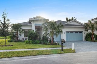 110 SE Via Verona, Port St. Lucie, FL 34984
