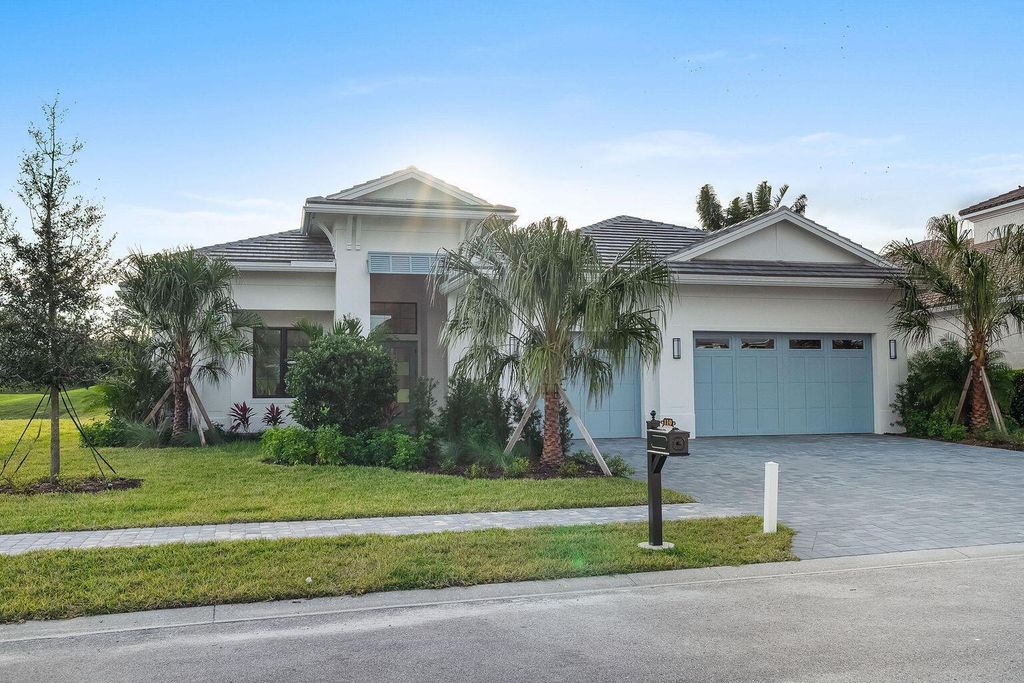 110 SE Via Verona, Port St. Lucie, FL 34984
