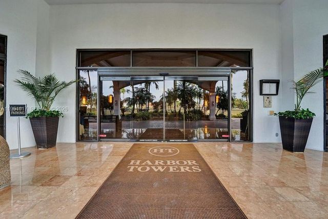 3598 Yacht Club Drive PH2, Aventura, FL 33180