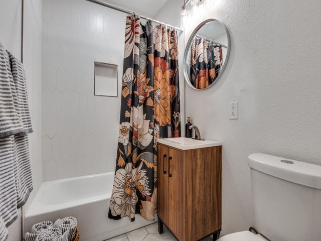 111 Halsey Street, Dallas, TX 75224