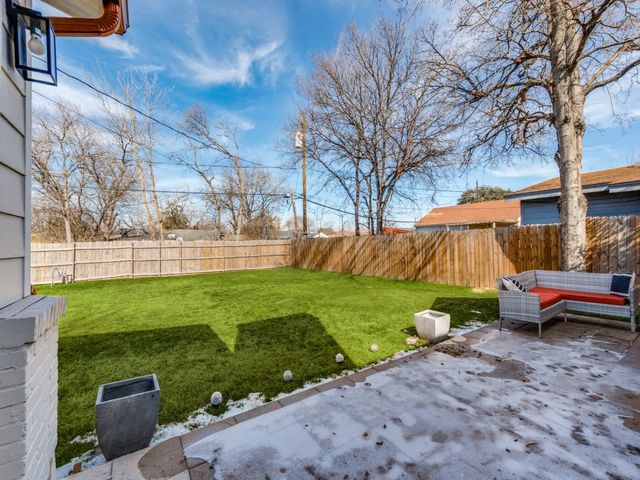 111 Halsey Street, Dallas, TX 75224