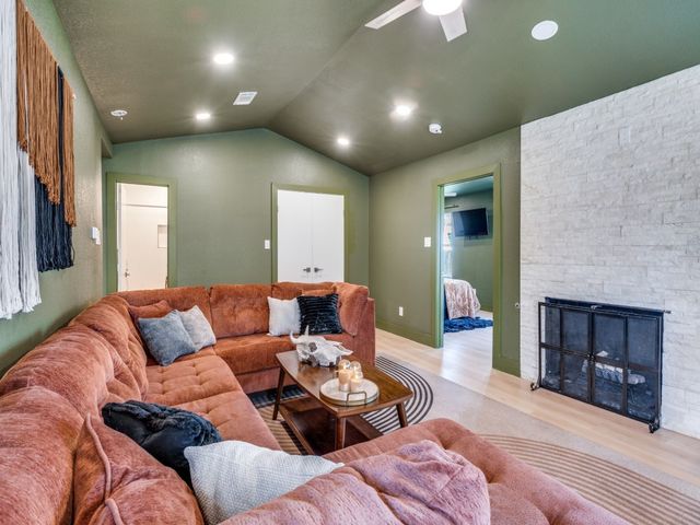 111 Halsey Street, Dallas, TX 75224