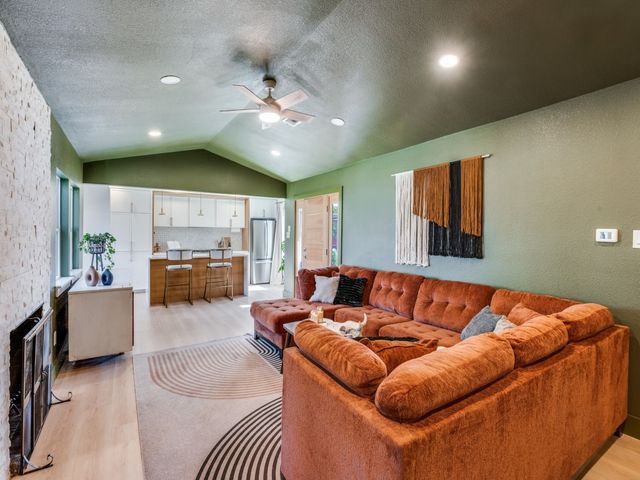 111 Halsey Street, Dallas, TX 75224