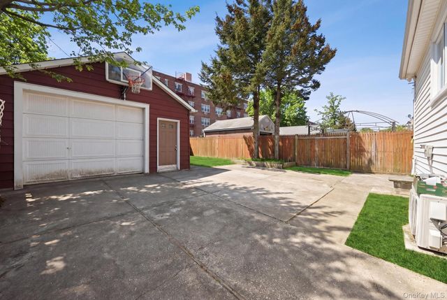 38 Fordham Street, Williston Park, NY 11596