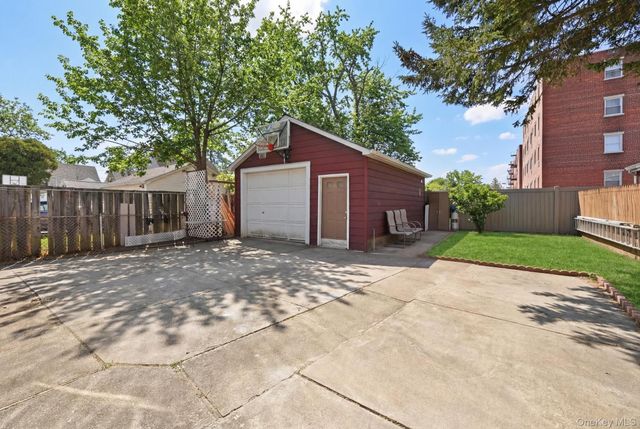 38 Fordham Street, Williston Park, NY 11596