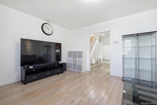 38 Fordham Street, Williston Park, NY 11596