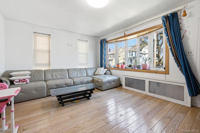 38 Fordham Street, Williston Park, NY 11596