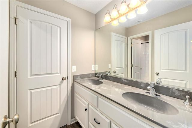 4901 NE 105th Street, Kansas City, MO 64156