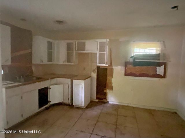 340 Queen Theresa Lane, Jackson, MS 39209