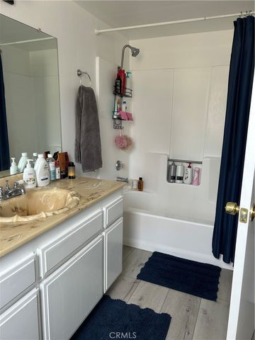 11300 Foothill Boulevard 19, Sylmar, CA 91342