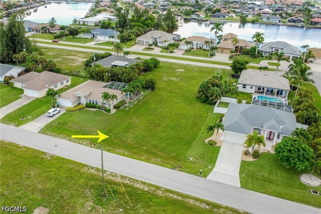 3223 SW 7th LN, Cape Coral, FL 33991
