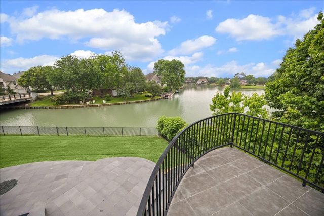 2734 Peninsulas Drive, Missouri City, TX 77459