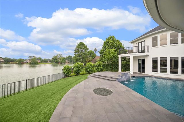 2734 Peninsulas Drive, Missouri City, TX 77459