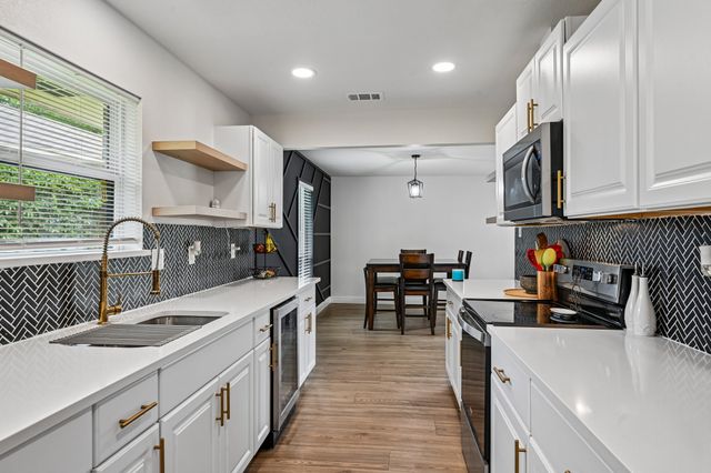 813 Oakbluff Drive, Lancaster, TX 75146