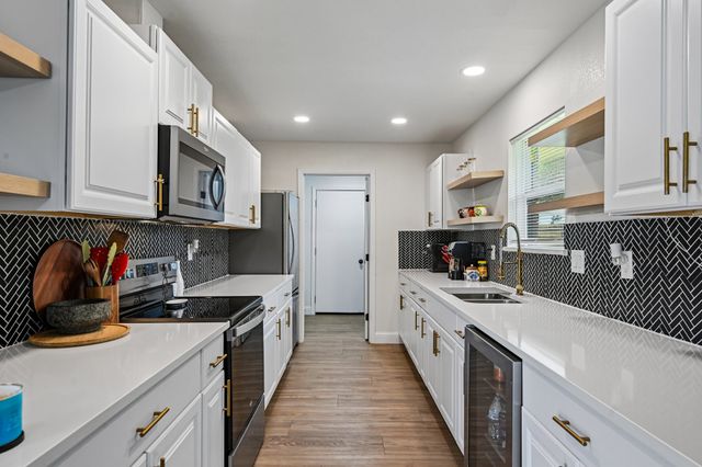 813 Oakbluff Drive, Lancaster, TX 75146