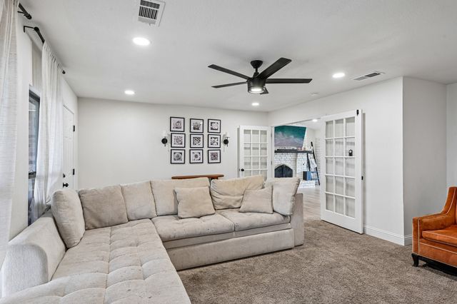 813 Oakbluff Drive, Lancaster, TX 75146