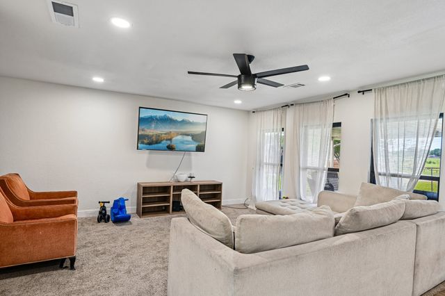 813 Oakbluff Drive, Lancaster, TX 75146