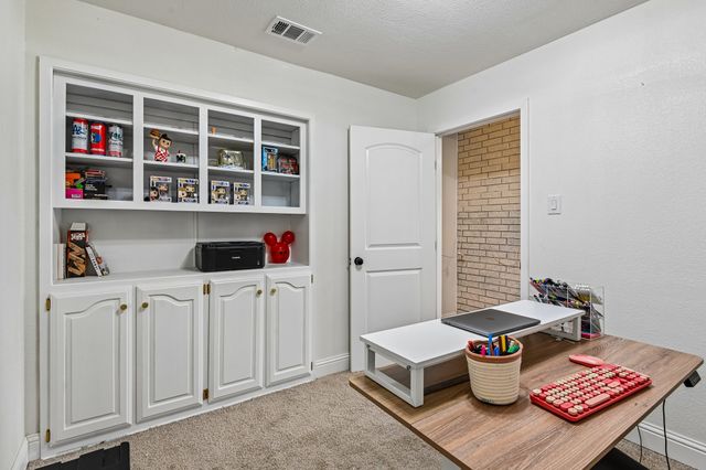 813 Oakbluff Drive, Lancaster, TX 75146