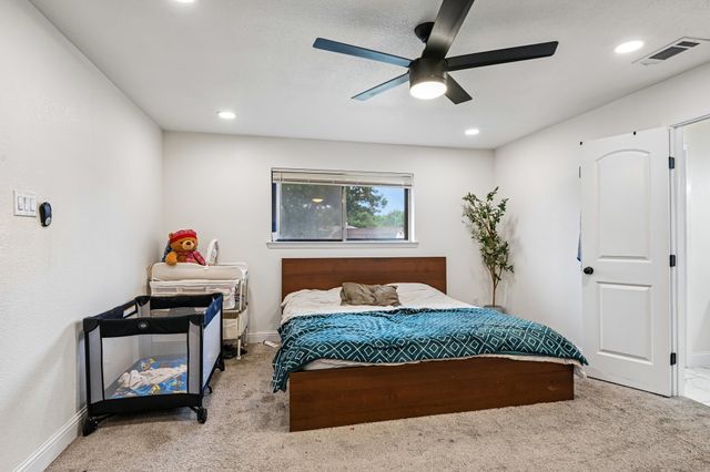 813 Oakbluff Drive, Lancaster, TX 75146