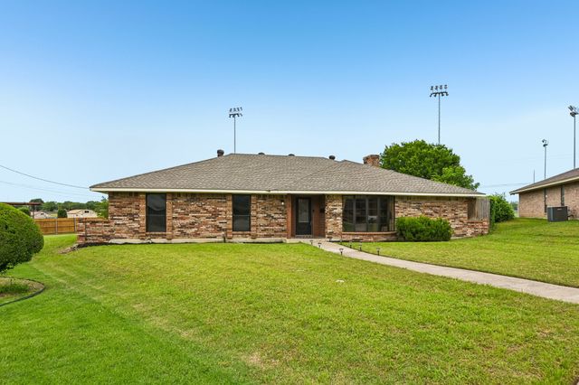 813 Oakbluff Drive, Lancaster, TX 75146