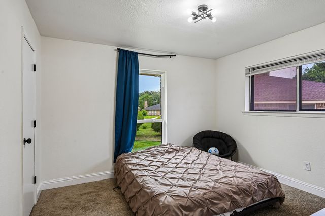 813 Oakbluff Drive, Lancaster, TX 75146