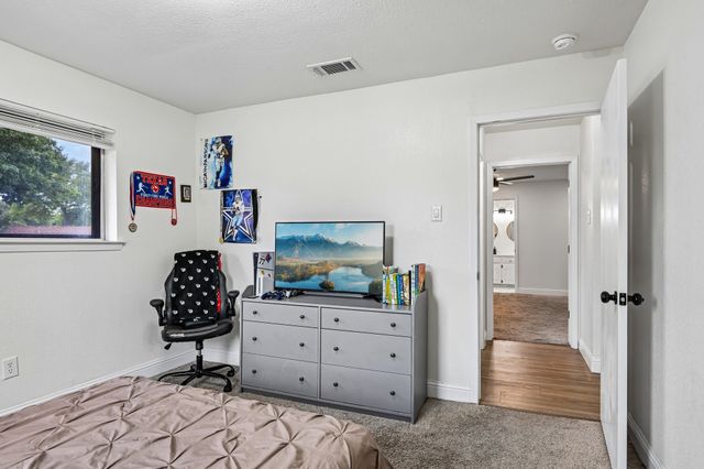 813 Oakbluff Drive, Lancaster, TX 75146