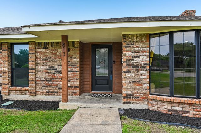 813 Oakbluff Drive, Lancaster, TX 75146