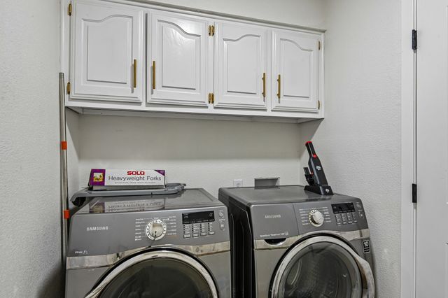 813 Oakbluff Drive, Lancaster, TX 75146