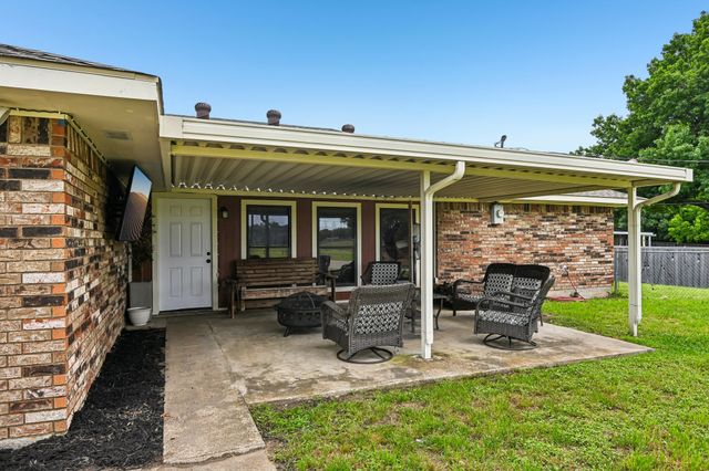 813 Oakbluff Drive, Lancaster, TX 75146