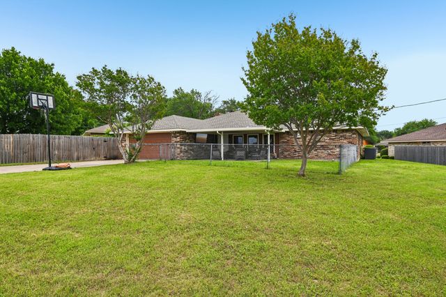 813 Oakbluff Drive, Lancaster, TX 75146