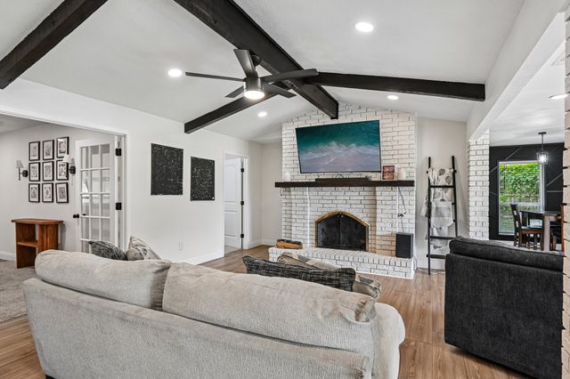 813 Oakbluff Drive, Lancaster, TX 75146