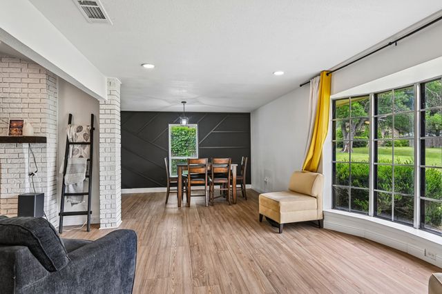 813 Oakbluff Drive, Lancaster, TX 75146