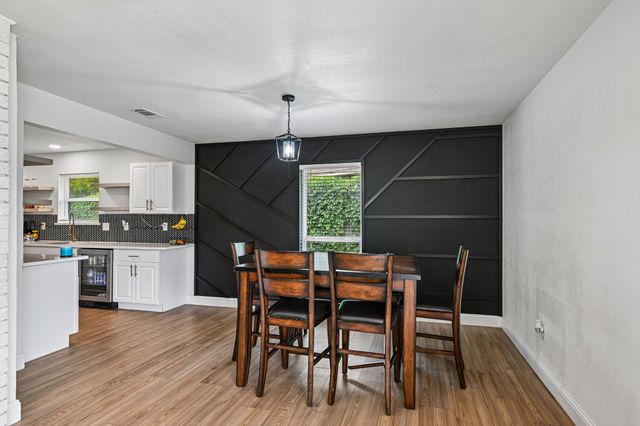 813 Oakbluff Drive, Lancaster, TX 75146