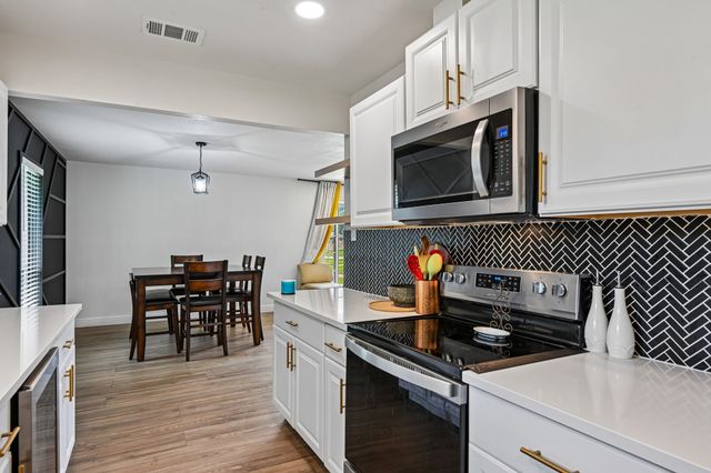 813 Oakbluff Drive, Lancaster, TX 75146