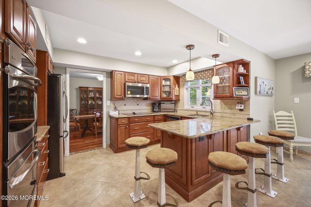 23 Fairview Road, Marlboro, NJ 07746