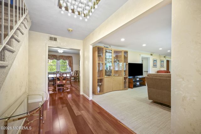23 Fairview Road, Marlboro, NJ 07746