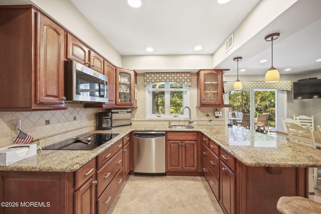 23 Fairview Road, Marlboro, NJ 07746
