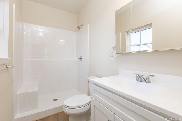 843 Lake Boulevard 301, Lindenhurst, NY 11757