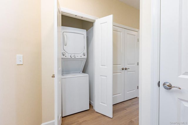 843 Lake Boulevard 301, Lindenhurst, NY 11757