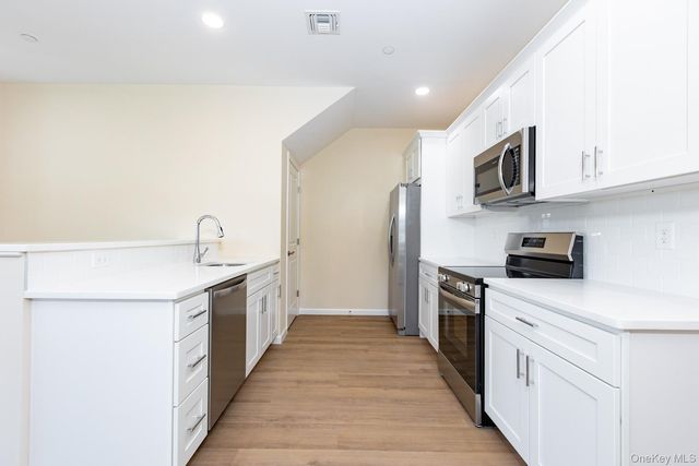 843 Lake Boulevard 301, Lindenhurst, NY 11757