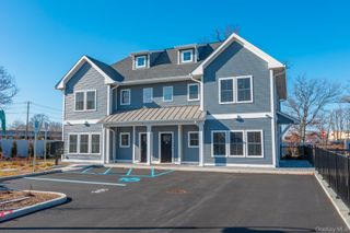 843 Lake Boulevard 301, Lindenhurst, NY 11757